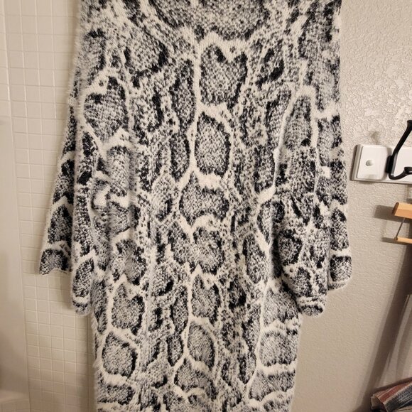 Sweater/ long snake pattern - Picture 2 of 3